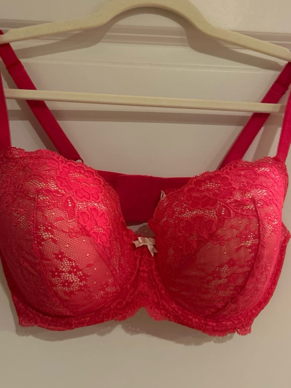 Victoria's Secret Fuchsia Lace Underwire Bra